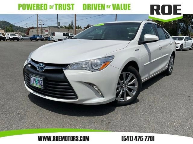 2017 Toyota Camry Hybrid LE in White — front three-quarter view